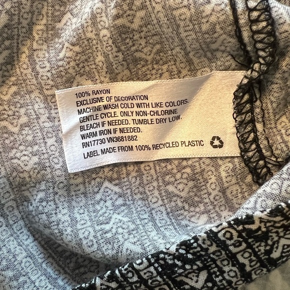 AVA and VIV women’s size 1x black and white patterned sleeveless dress - Picture 7 of 9